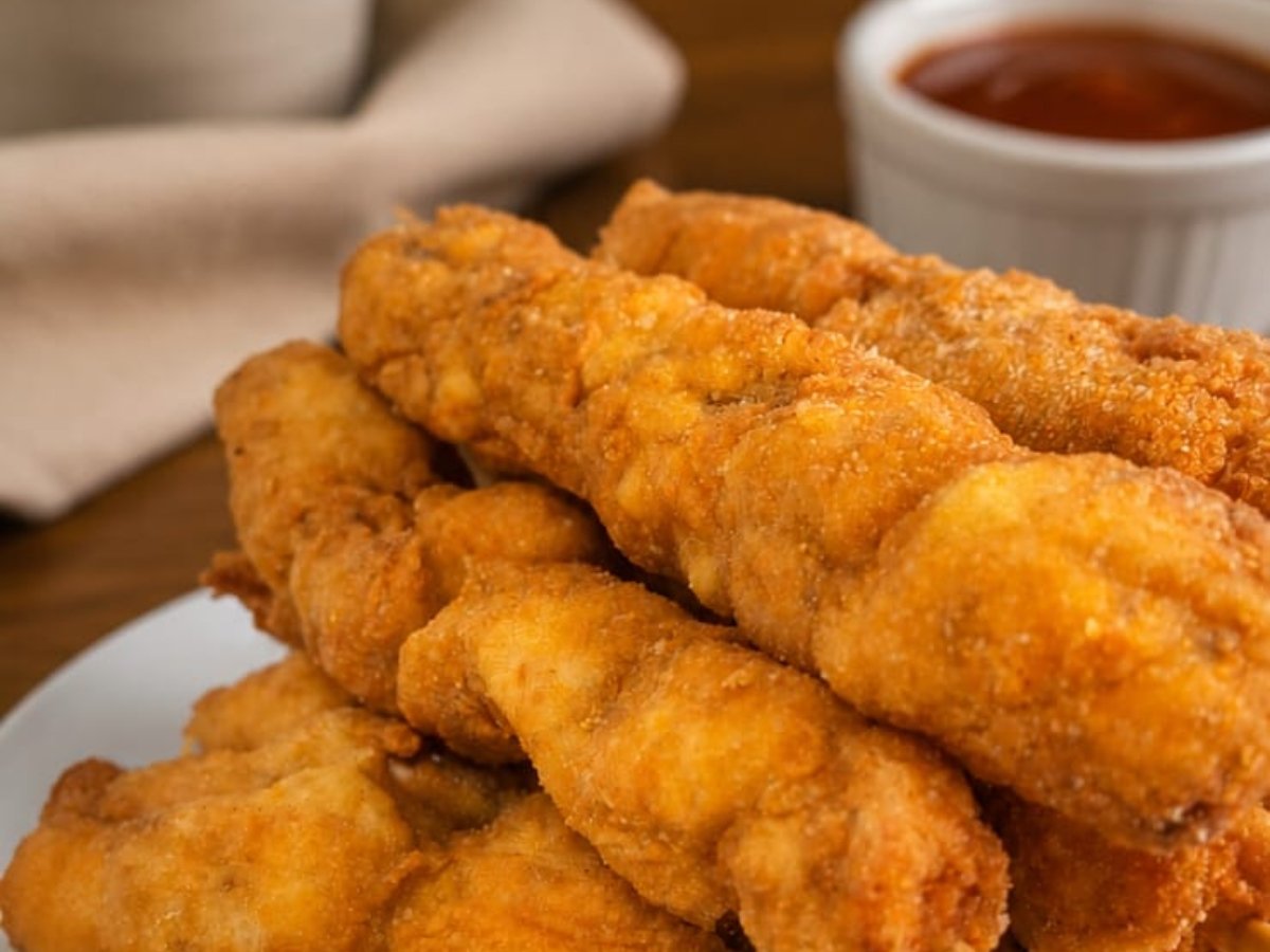 Espetinho de frango empanado de fabricação própria MDC Food's